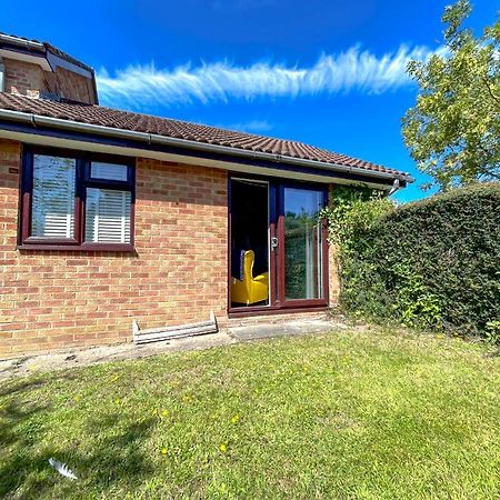 Вилла Escape To Tranquil 1 Bed, Poole Canford Magna Экстерьер фото