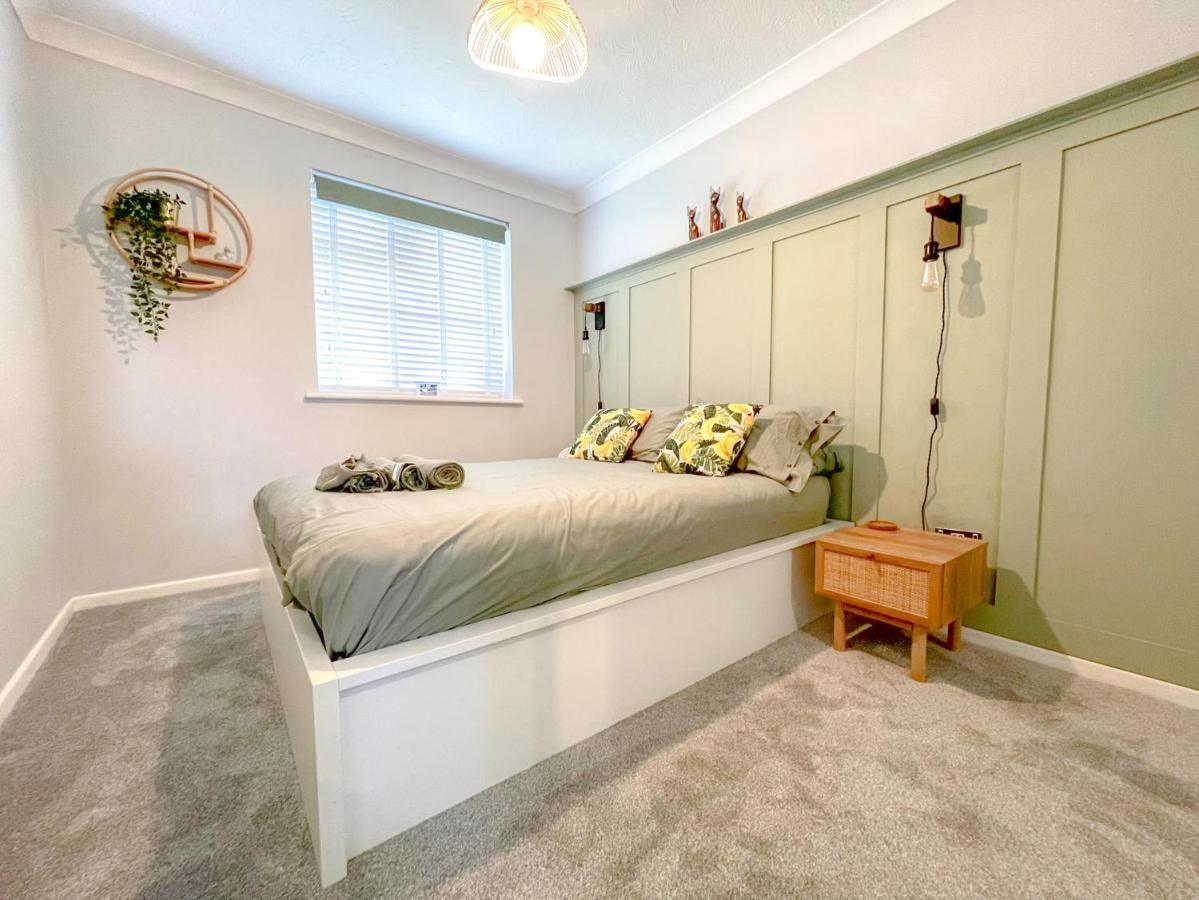 Вилла Escape To Tranquil 1 Bed, Poole Canford Magna Экстерьер фото