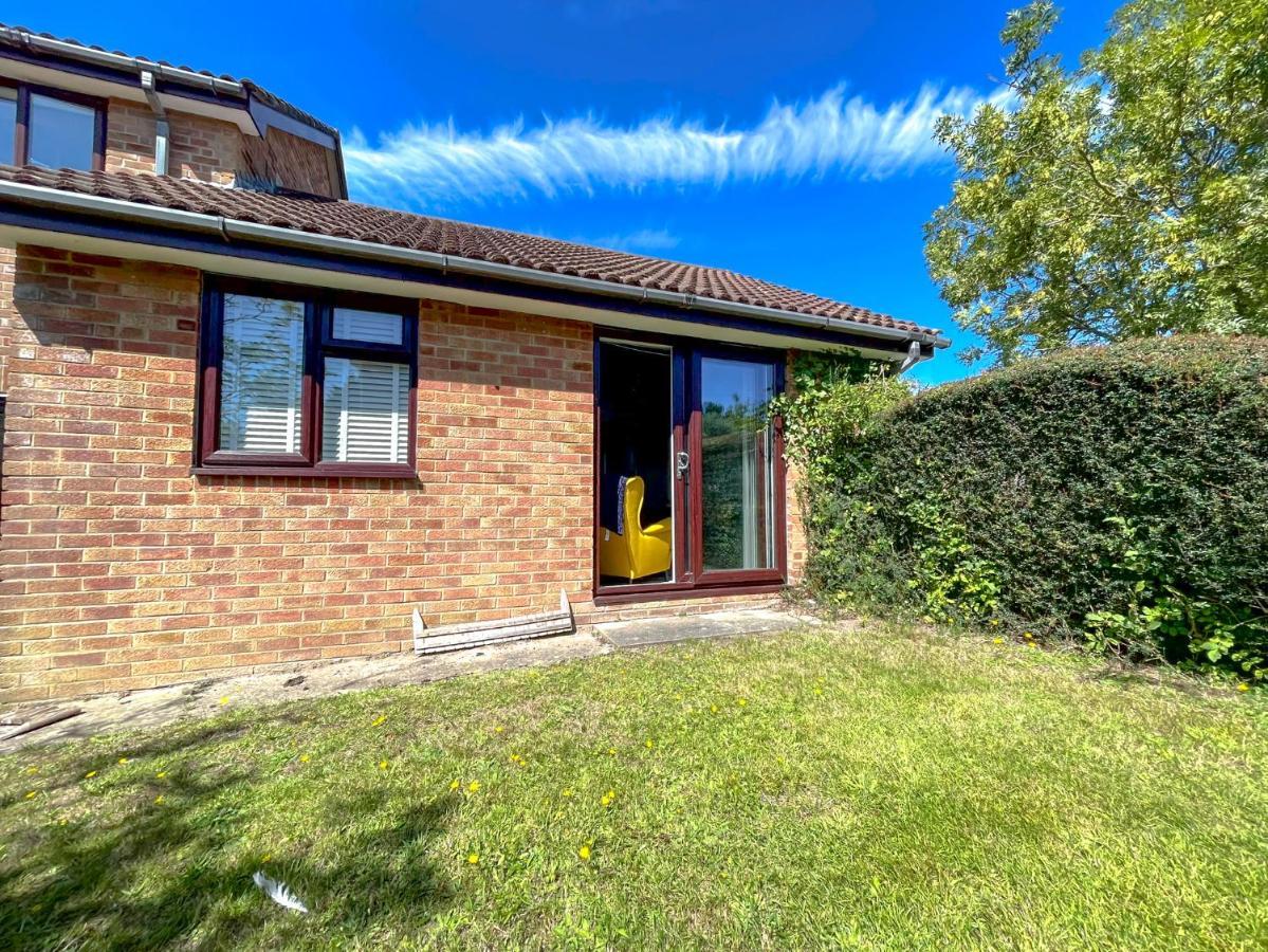 Вилла Escape To Tranquil 1 Bed, Poole Canford Magna Экстерьер фото