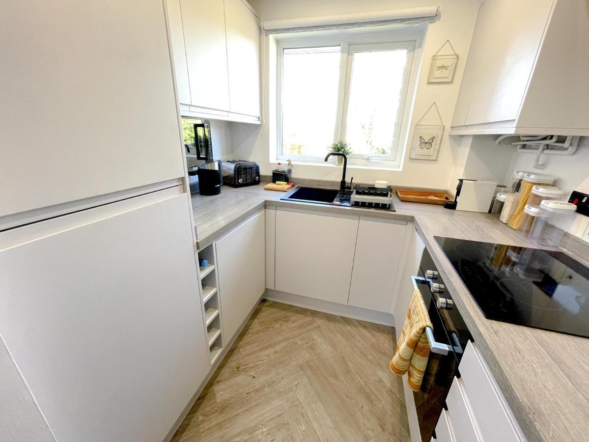 Вилла Escape To Tranquil 1 Bed, Poole Canford Magna Экстерьер фото