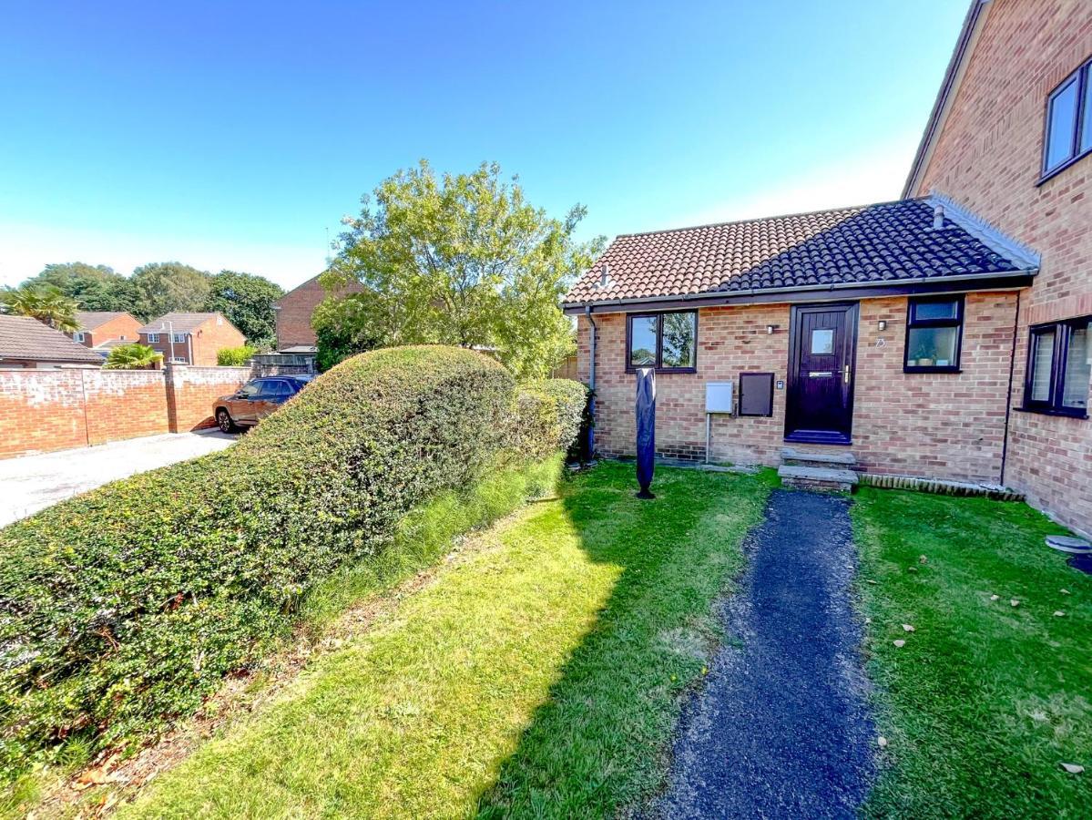 Вилла Escape To Tranquil 1 Bed, Poole Canford Magna Экстерьер фото